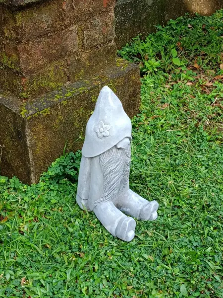 Artikelbild 2 des Artikels “Klaus - Kleiner sitzender Zauberer, 30 cm H | Steinguss “